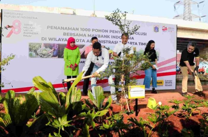 Acara penanaman pohon di kolong Tol Becakayu, Duren Sawit, Jakarta Timur, pada Sabtu, 19 Agustus 2023 | Kredit Foto: Kominfotik DKI Jakarta