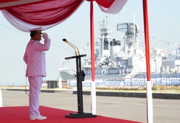 Panglima TNI Laksamana TNI Yudo Margono memimpin Upacara HUT ke-78 TNI Angkatan Laut di Dermaga Ujung Surabaya, Jawa Timur, Senin (11/9/2023) | Kredit Foto: Puspen TNI