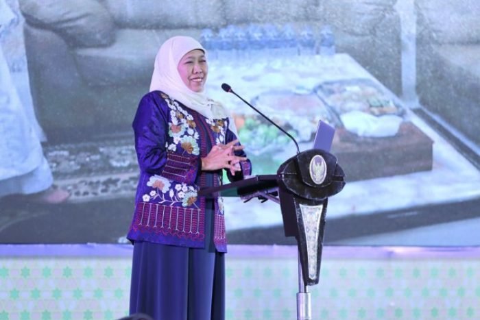 Gubernur Jawa Timur, Khofifah Indar Parawansa saat memberikan kuliah umum | dok/foto: Kominfo Jatim
