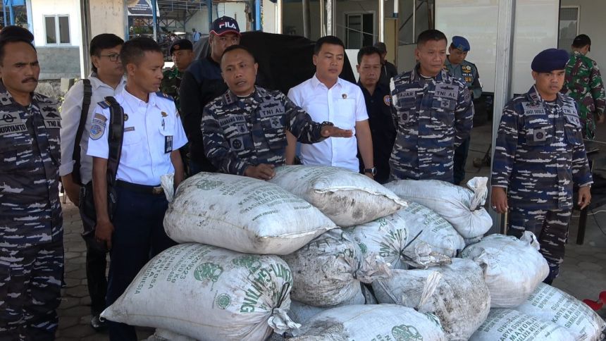 Ungkap kasus dugaan pencurian batu bara di atas kapal | Kredit Foto: Dispen Koarmada II