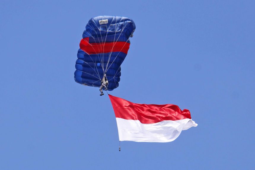 Penerjun dari Batalyon Intai Amfibi 2 Korps Marinir | Kredit Foto: Dispen Kormar