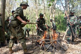 Jungle survival dalam Latgabma Super Garuda Shield 2023 | Kredit Foto: Dispen Kormar