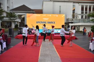 Grand opening pemilihan Duta Wisata Cak dan Ning Surabaya 2023 di halaman Balai Pemuda, Sabtu, 16 September 2023 | Kredit Foto: Kominfo Surabaya