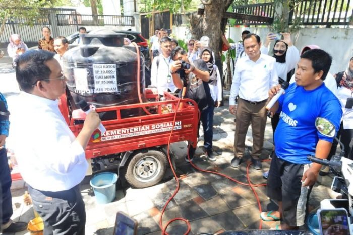 Jajaran Kementerian Sosial RI saat berkunjung ke UPTD Liponsos Keputih Surabaya | Kredit Foto: Pemkot Surabaya