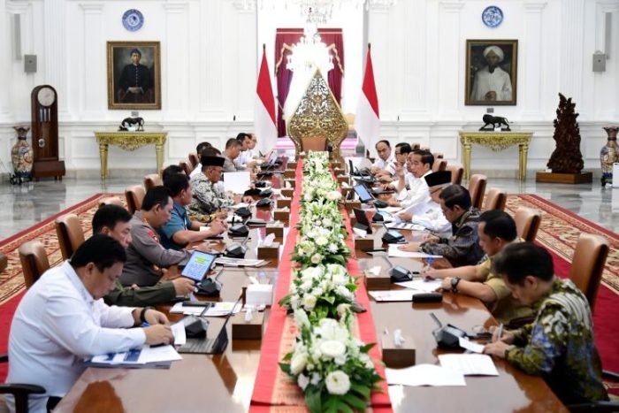 Presiden Joko Widodo memimpin rapat terbatas terkait penanganan masalah narkoba di Tanah Air, di Istana Merdeka, Jakarta, Senin, 11 September 2023 | Kredit Foto: BPMI Setpres