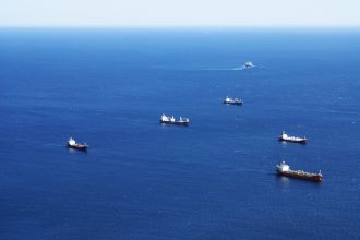 Ilustrasi: Sejumlah kapal tengah berlayar di Selat Gibraltar | Source: freepik