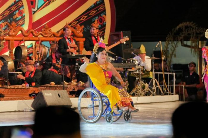 Tarian Puspanjali yang dibawakan oleh Yayasan Cahaya Mutiara Ubud | dok/foto: Humas Kemensos