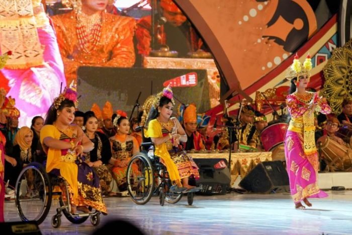Tarian Puspanjali yang dibawakan oleh Yayasan Cahaya Mutiara Ubud | dok/foto: Humas Kemensos