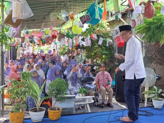 Anggota DPRD Surabaya, Anas Karno saat menghadiri pengajian di Nginden Tembusan, Sukolilo, Surabaya | dok/foto: Istimewa