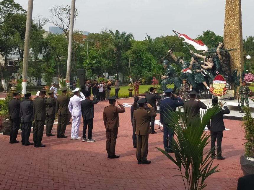Upacara ziarah nasional di Taman Makam Pahlawan (TMP) Kusuma Bangsa Surabaya, Kamis, 9 November 2023 | dok/foto: A1/Bicaraindonesia.id