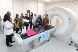 DPRD Kota Surabaya saat meninjau layanan Oncology Center di RSUD dr M Soewandhie | dok/foto: Istimewa