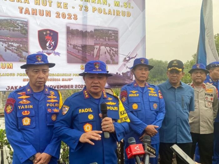 Kabaharkam Polri Komjen Pol Fadil Imran memberikan keterangan pers kepada awak media | dok/foto: Polri