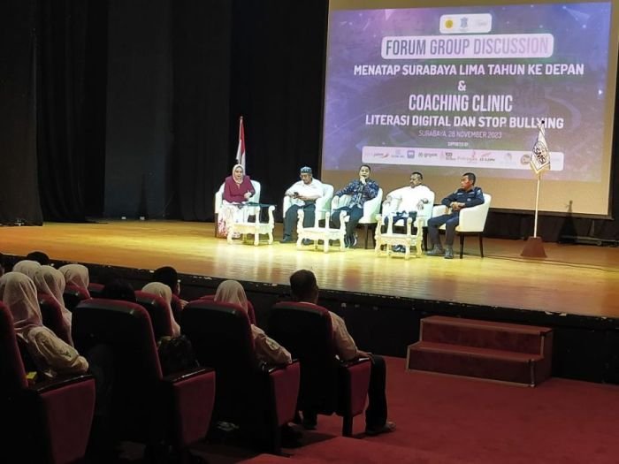 Forum Group Discussion (FGD) yang diselenggarakan SMSI Surabaya di Gedung Balai Budaya Surabaya, Selasa (28/12/2023) | dok/foto: Bicaraindonesia.id