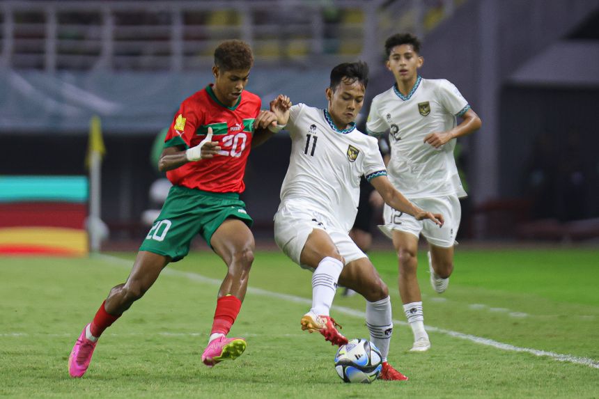 Timnas Indonesia U17 saat melawan Timnas Maroko U17 dalam gelaran Piala Dunia U17 2023 di Stadion Gelora Bung Tomo, Surabaya, Kamis (16/11/2023) | dok/foto: PSSI