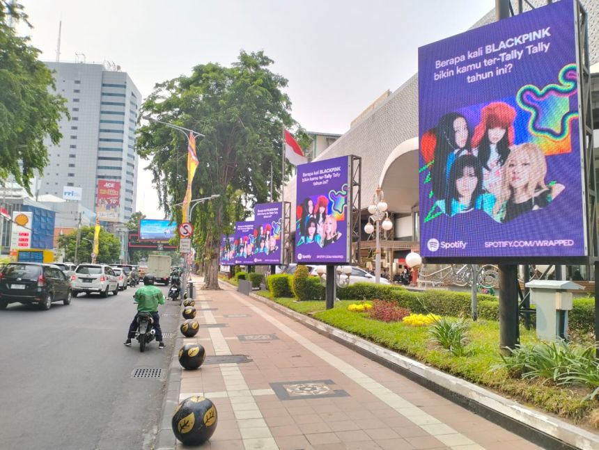 Ilustrasi: Salah satu reklame yang terpasang di Jalan Pemuda Kota Surabaya | dok/foto: Pemkot Surabaya