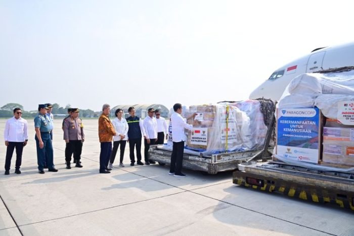 Pelepasan bantuan kemanusiaan tahap kedua Indonesia untuk Palestina di Pangkalan TNI AU Halim Perdanakusuma, Jakarta, Senin (20/11/2023) | dok/foto: BPMI Setpres