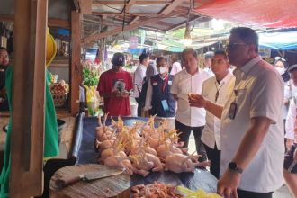 Inspeksi mendadak Satgas Pangan Polri di pasar tradisional Kota Kendari Sulawesi Tenggara, Rabu (13/12/2023) | dok/foto: Hum/Polri