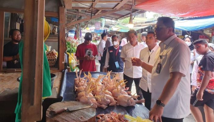 Inspeksi mendadak Satgas Pangan Polri di pasar tradisional Kota Kendari Sulawesi Tenggara, Rabu (13/12/2023) | dok/foto: Hum/Polri