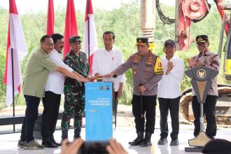 Peletakan batu pertama pembangunan Kantor Polres Khusus di Ibu Kota Nusantara (IKN), Kamis (21/12/2023) | dok/foto: Hum/OIKN