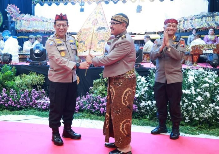 Bulan bakti budaya pagelaran Wayang Kulit yang dilaksanakan di Gedung Mahameru, Mapolda Jatim, Jumat (8/12/2023) malam | dok/foto: Hum/Polda/Jk