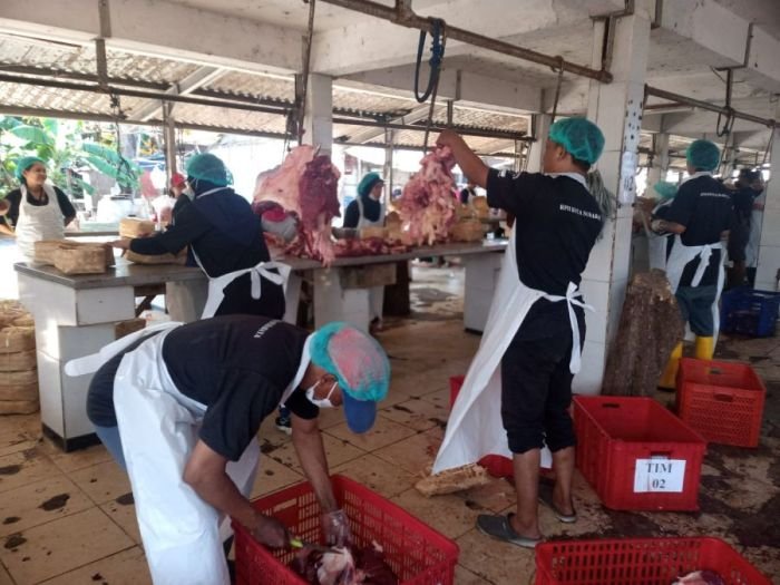 Daging segar di PD Rumah Potong Hewan Kota Surabaya | dok/foto: Istimewa