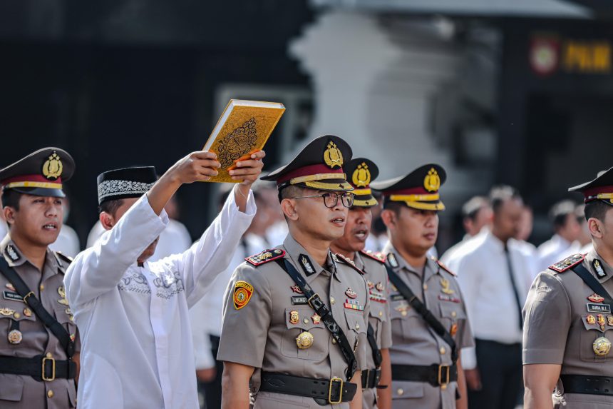 Upacara sertijab di Lapangan A Polrestabes Surabaya, Kamis (21/12/2023) | dok/foto: Istimewa