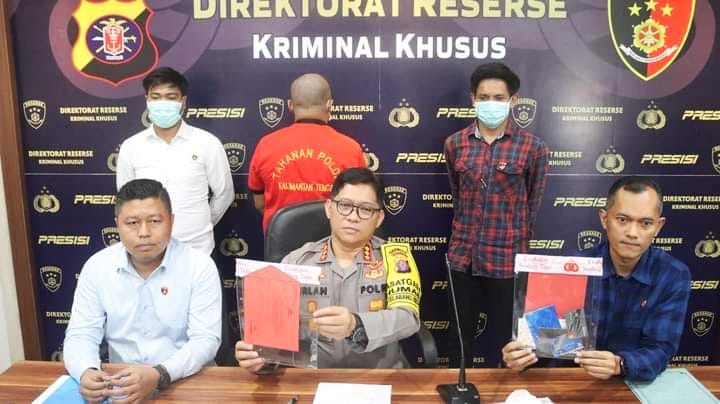 Polda Kalimantan Tengah saat menggelar konferensi pers ungkap kasus dugaan penipuan di Mapolda Kalteng, Kamis (21/12/2023) | dok/foto: Hum/Polda