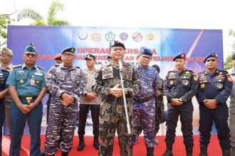 Upacara Pembukaan Operasi Bersama Pengawasan dan Penindakan Penyelundupan BBL di Batam, Kepulauan Riau, Selasa (5/12/2023) | dok/foto: Hum/PSDKP