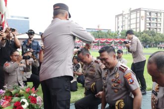 Upacara kenaikan pangkat personel Polda Jatim, Minggu (31/12/2023) | dok/foto: Istimewa