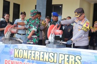 Polres Pekalongan memusnahkan barang bukti knalpot brong hasil penindakan selama 13 hari | dok/foto: Hum/Res