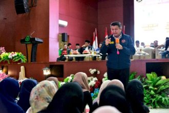 Kepala BNPT RI Komjen Pol Mohammed Rycko Amelza Dahniel saat memberikan pembekalan peserta KKN UIN Alauddin Makassar di Kampus UIN Alauddin Makassar, Jumat 12 Januari 2024 | dok/foto: BNPT RI