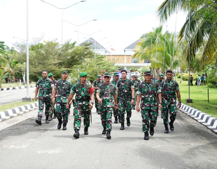 Pangkogabwilhan III saat melaksanakan kunjungan ke Komando Utama (KOUT) Satgas Pamtas Yonif 122/TS, di Distrik Muara Tami, Jayapura, Papua, Senin (8/1/2024) | Source: Penkogab3