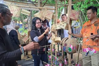 Kegiatan pasar rakyat yang digelar oleh empat desa kreatif binaan di Pasar Tamson, Kampung Leles, Parungpanjang, Bogor | dok/foto: Istimewa