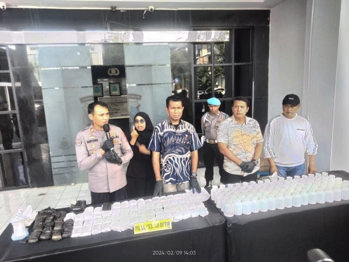 Konferensi pers ungkap kasus peredaran narkotika yang digelar di Mapolrestabes Surabaya, Jumat (9/2/2024) | dok/foto: JK/Bicaraindonesia.id