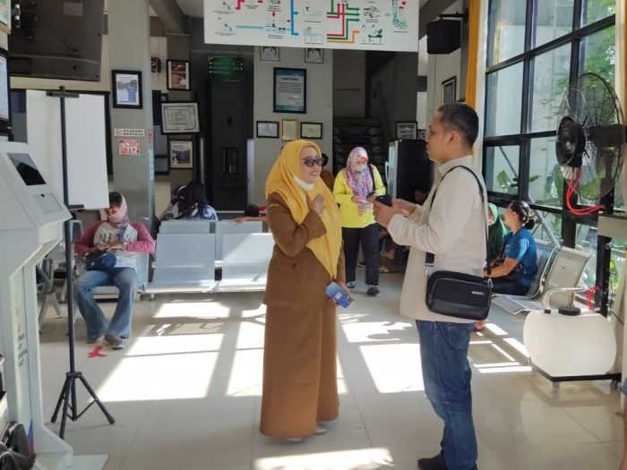 Sekretaris Komisi D DPRD Surabaya, dr Akmarawita Kadir saat meninjau Puskesmas Dukuh Pakis, Senin (12/2/2024) | dok/foto: Istimewa