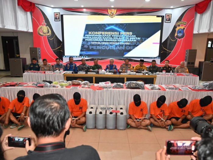 Konferensi pers ungkap kasus pembajakan kapal yang digelar di Mapolda Kalimantan Selatan (Kalsel), Jumat (16/2/2024) | dok/foto: Istimewa
