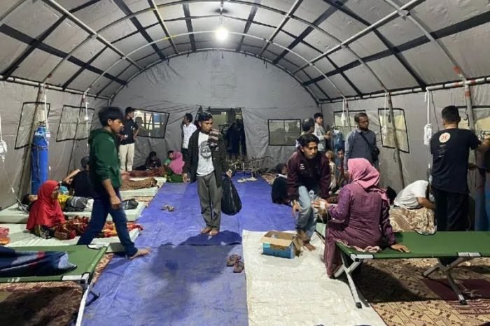 Sejumlah masyarakat diduga menjadi korban keracunan gas di Kecamatan Puncak Sorik Marapi, Kabupaten Mandailing Natal, Sumatera Utara | dok/foto: ANTARA/HO-BPBD Madina