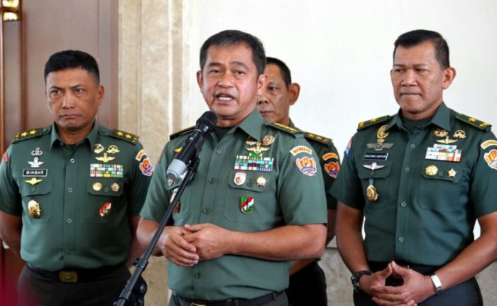 Kasad Jenderal TNI Maruli Simanjuntak memberikan keterangan kepada awak media, usai mengikuti perayaan Natal di Balai Kartini, Jakarta, Senin (5/2/2024) | dok/foto: Dispenad