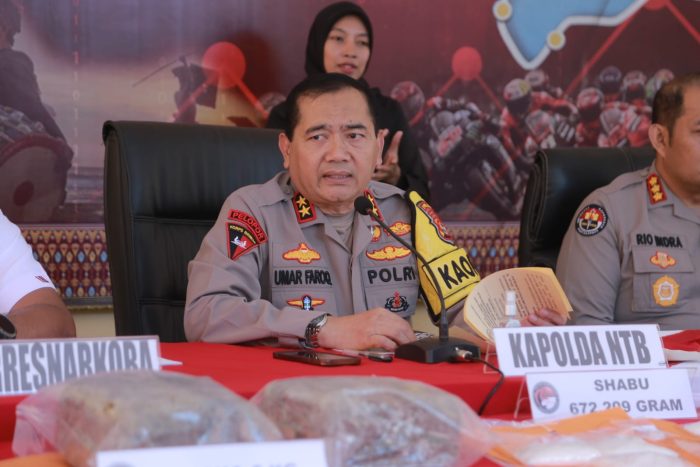 Kapolda Nusa Tenggara Barat (NTB) Irjen Pol R Umar Faroq saat konferensi pers ungkap kasus tindak pidana narkotika yang digelar di Mapolda NTB, Selasa (6/2/2024) | dok/foto: Istimewa