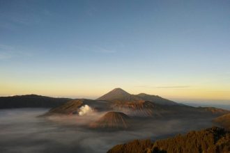 Ilustrasi: Gunung Semeru yang berada di wilayah Provinsi Jawa Timur | Source: Pixabay