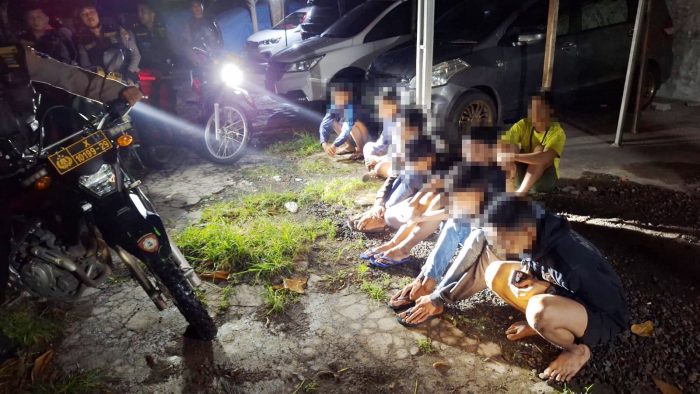 Sembilan anak saat diamankan Tim Respatti Patroli Perintis Presisi Sat Samapta Polrestabes Surabaya, Sabtu (16/3/2024) dini hari | dok/foto: Istimewa