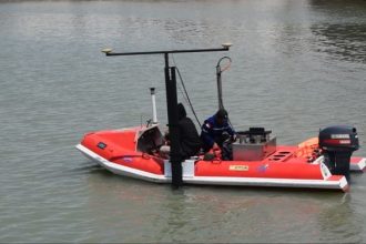 Demonstrasi inovasi ITS Autonomous Bathymetric Survey Vehicle di area Dermaga Pelabuhan Kamal, Kabupaten Bangkalan, Madura