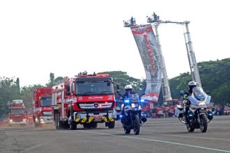 Puncak peringatan HUT ke-105 Pemadam Kebakaran dan Penyelamatan di Lapangan Kodam V/Brawijaya, Surabaya, Jumat (1/3/2024).