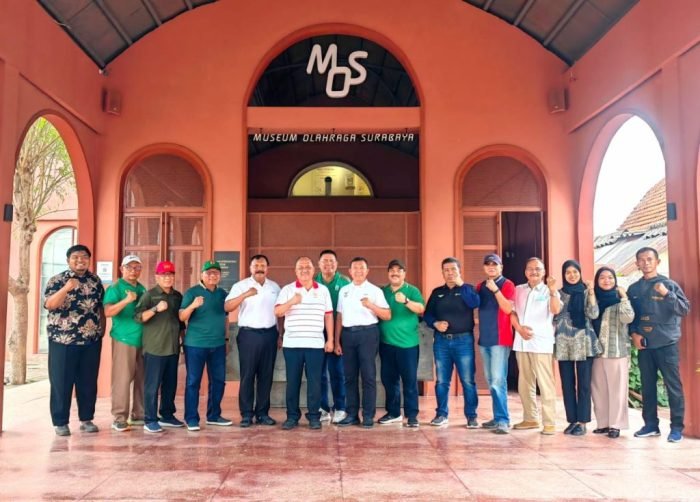 Komite Olahraga Nasional Indonesia (KONI) Pusat saat berkunjung ke Museum Olahraga Surabaya, Kamis (7/3/2024) | dok/foto: KONI