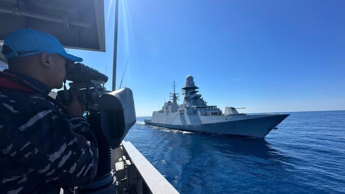 Latihan bersama KRI Diponegoro-365 dan Kapal NATO, ITS Carlo Bergamini F-590 | dok/foto: Dispen Koarmada II