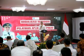 Wali Kota Surabaya Eri Cahyadi saat kegiatan sosialisasi dan pelatihan aplikasi Sepakat di Convention Hall Siola, Rabu (13/3/2024) | dok/foto: Pemkot Surabaya