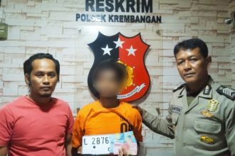 Pelaku curanmor MR (22) saat diamankan anggota Reskrim Polsek Krembangan, Polres Tanjung Perak Surabaya | dok/foto: Istimewa