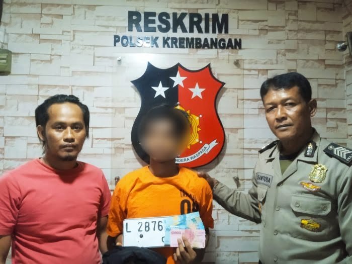 Pelaku curanmor MR (22) saat diamankan anggota Reskrim Polsek Krembangan, Polres Tanjung Perak Surabaya | dok/foto: Istimewa