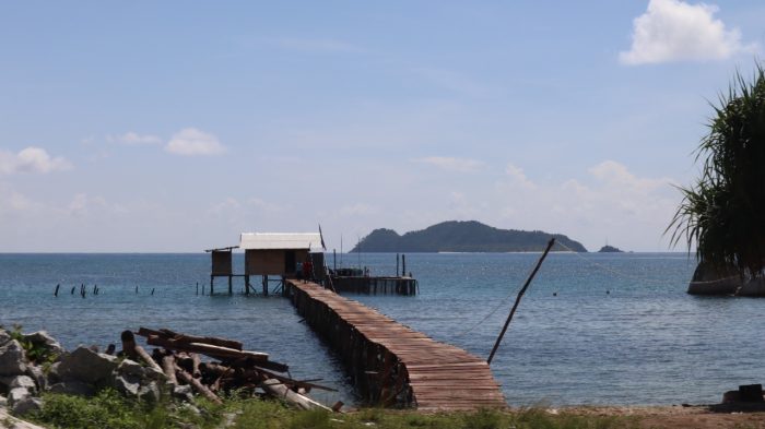 Ilustrasi: Pulau Senue merupakan salah satu geosite indah yang ada di Geopark Natuna | Source: geoparknatuna.com
