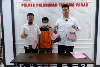 Tersangka MCAP (28) saat diamankan Polres Pelabuhan Tanjung Perak | dok/foto: Istimewa